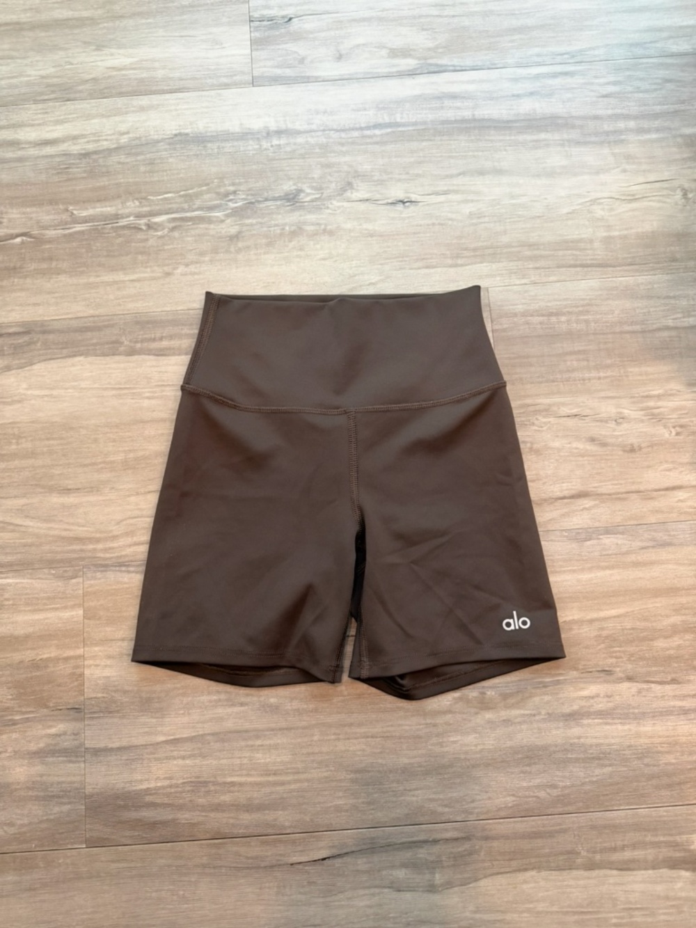 Alo Brown Biker Shorts (XS)